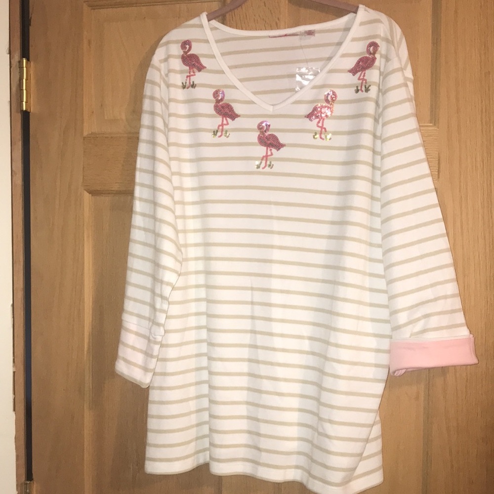 Women’s 2x outfit with Capris. Beige white and pink with flamingos